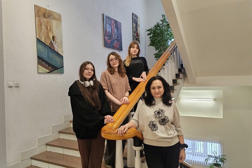 В Представительстве Президента РФ в СФО открылась выставка картин студентов НГУАДИ, посвященная Серебряному веку