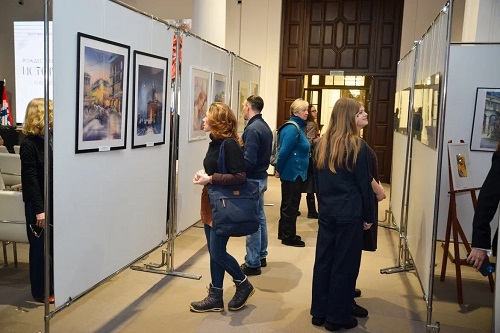 В НГУАДИ имени А.Д. Крячкова состоялся вернисаж выставки «Рождественские истории»