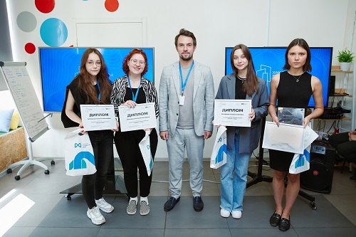 Студентка НГУАДИ в составе команды заняла первое место Всероссийского хакатона «Города» 