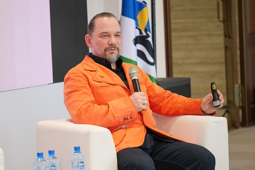 Студенты НГУАДИ встретились с архитектором Владимиром Кузьминым