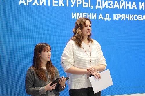 В НГУАДИ прошла выставка магистрантки из Китая